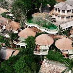 Aana Resort & Spa