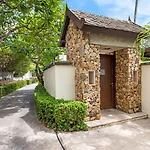 Aqua Vista 28 - Traditional Thai Style Villa