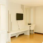 De Hug Hotel & Residence