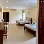 Lanta Just Come Hotel