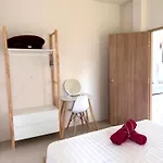 White Pearl 2Br Beachfront House Malibu Seaview