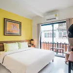 Banthat Thong Hostel