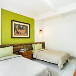 Banthat Thong Hostel