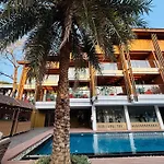 March Hotel & Suite Riverside