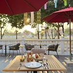 March Hotel & Suite Riverside