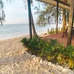 2-Bedroom Beach Front Chaloklum