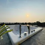 Naamvilla Exclusive