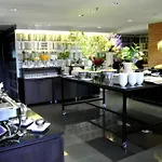 Page 10 Hotel