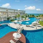 Le Meridien Khao Lak Resort & Spa