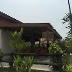 Hana Lanta Resort
