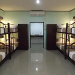 Lanta Long Beach Hostel