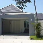 Laem Sor Pool Villa