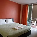 Nichakarn Massage & House