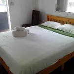 Lek House