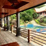 Sea Rock Resort