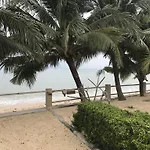 Krisada Beach Resort