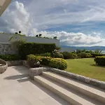 Yo Villa - Barefoot Waterfront Luxury