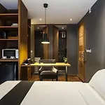 5Ive Beach House Hotel