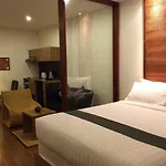 5Ive Beach House Hotel