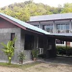 Maehaad Garden Inn