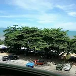 Beachspot Hostel And Restaurant (Adults Only)