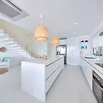 8Br Luxury Villa Steps To Beach