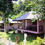 Fullmoon House & Resort
