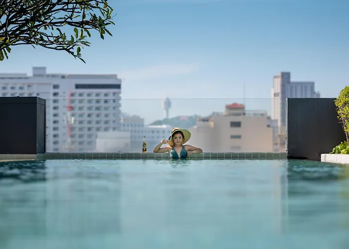 Page 10 Hotel