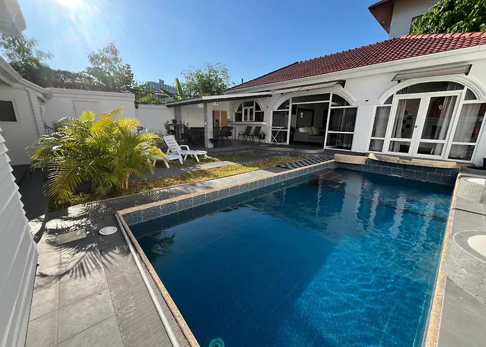 Natural Pool Villa Pattaya 4 Bedroom