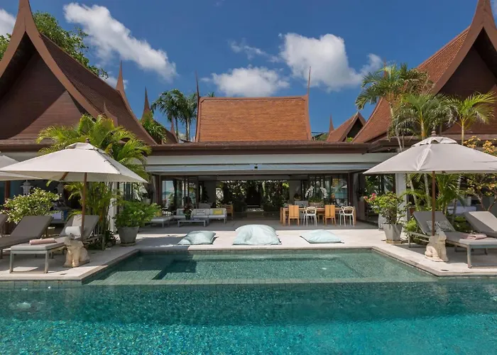 Chic Baan Capo - Luxury Four Bedroom Beachfront Villa