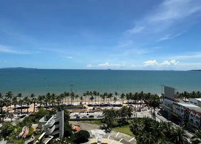 Jomtien Beachfront Apartment