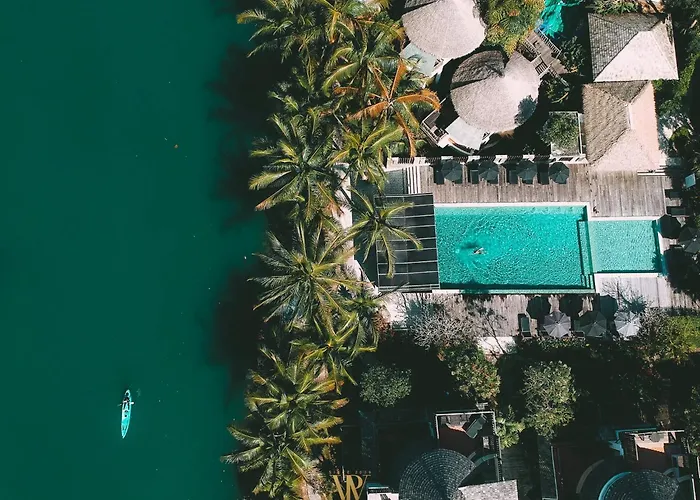 Aana Resort & Spa