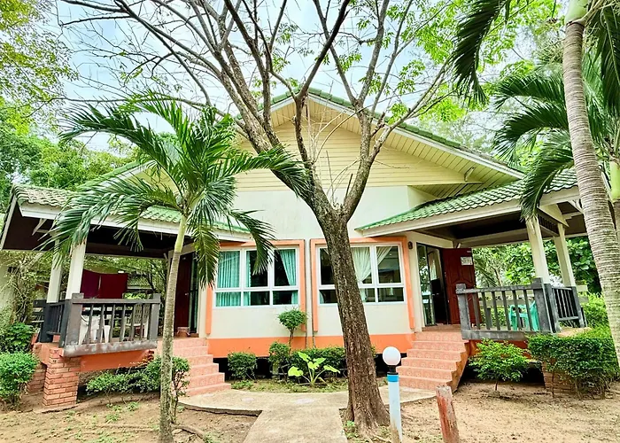 Lanta Palm Beach Resort , Beach Bungalow - Koh Lanta