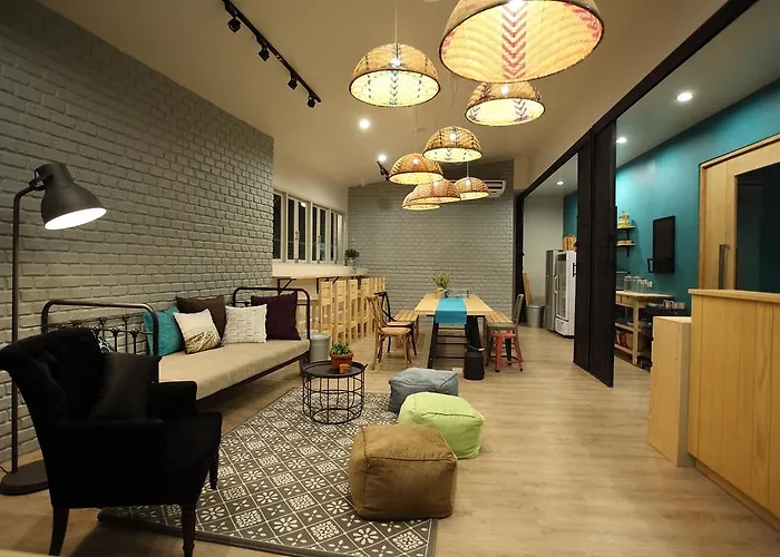 Lupta Hostel Patong Hideaway