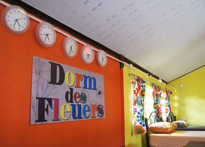 Dorm Des Fleurs Hostel