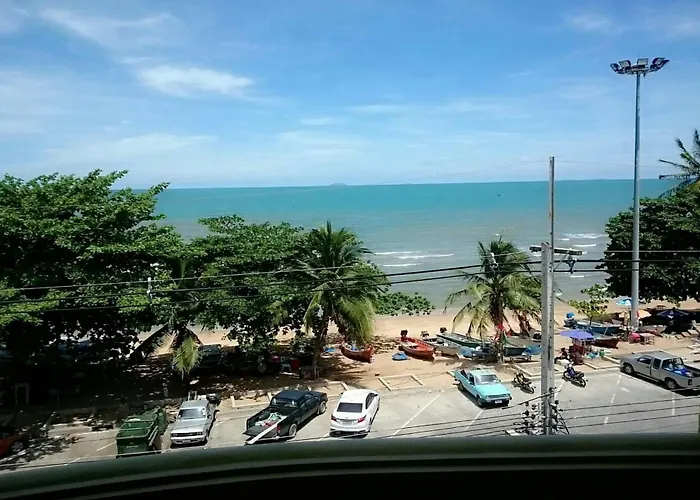 Beachspot Hostel And Restaurant (Adults Only)