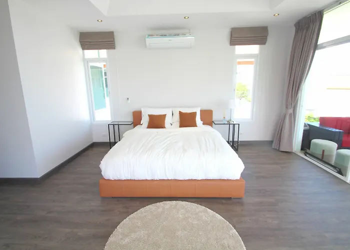 Hua Hin 5 Bedrooms Mansion B3