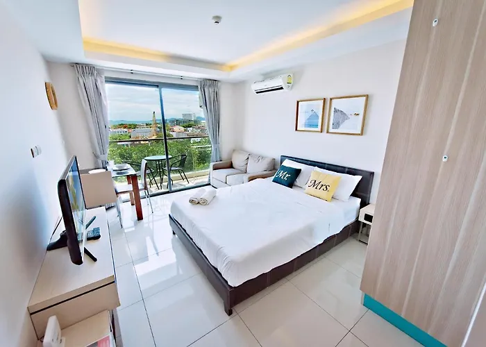 Sea View Apartment In Laguna Beach Resort