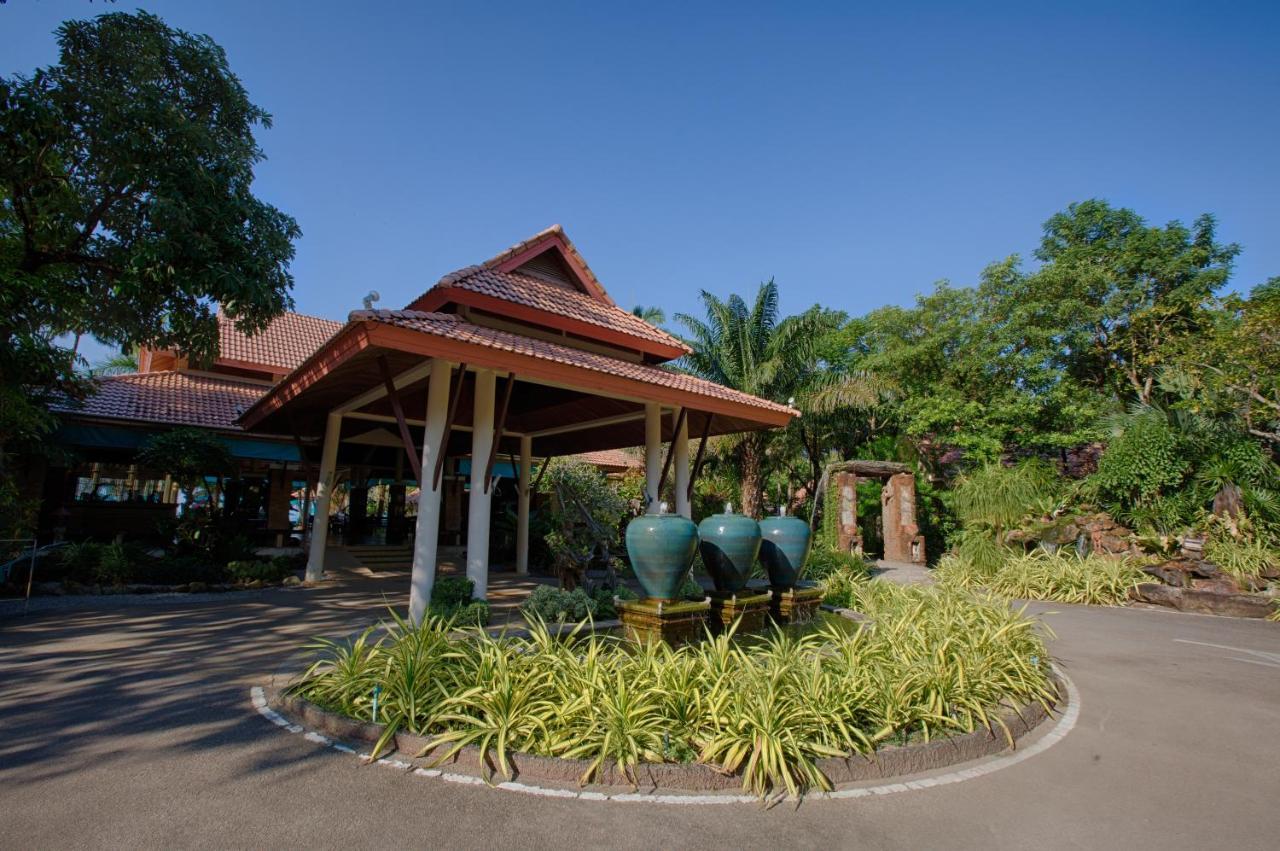 Resort Paradise &