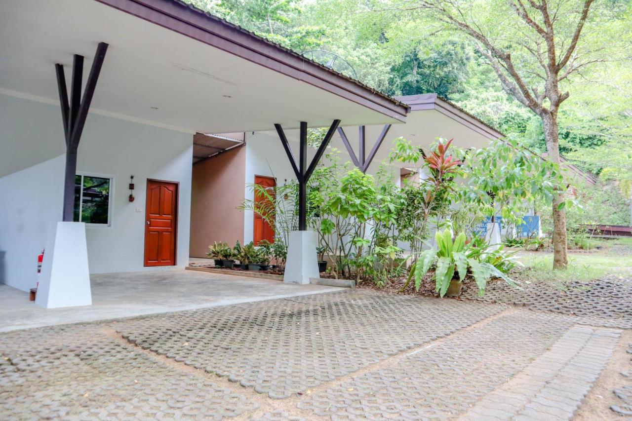 Oyo 943 Siva Buri Hotel 2*