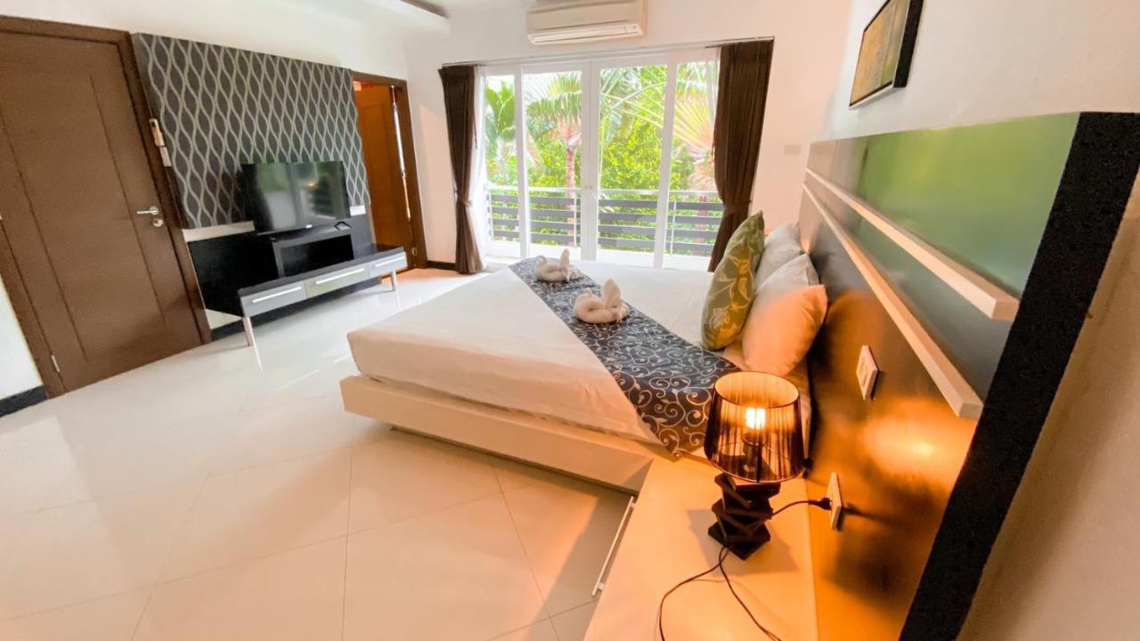 Hidden Palm Pool * Pattaya