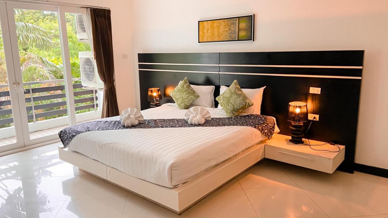 Villa Hidden Palm Pool Pattaya