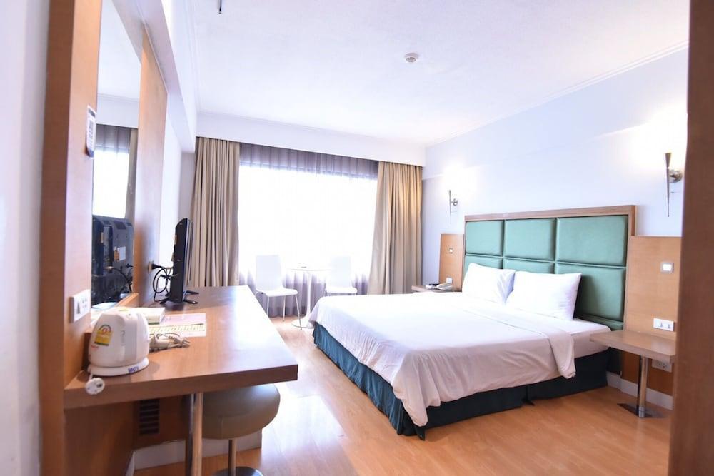 Mayflower Grande Hotel