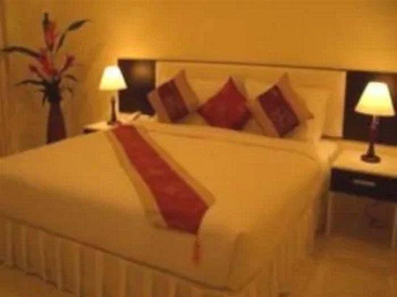 Hotel Laem Din