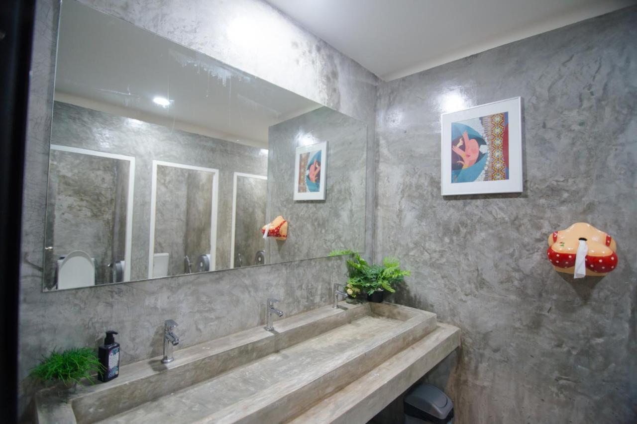 Suree House Hostel *