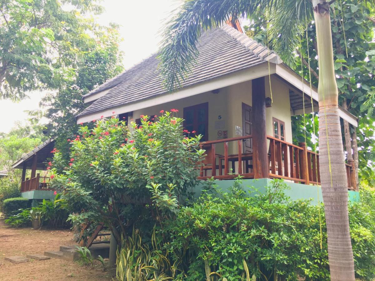 Flora Resort 3*