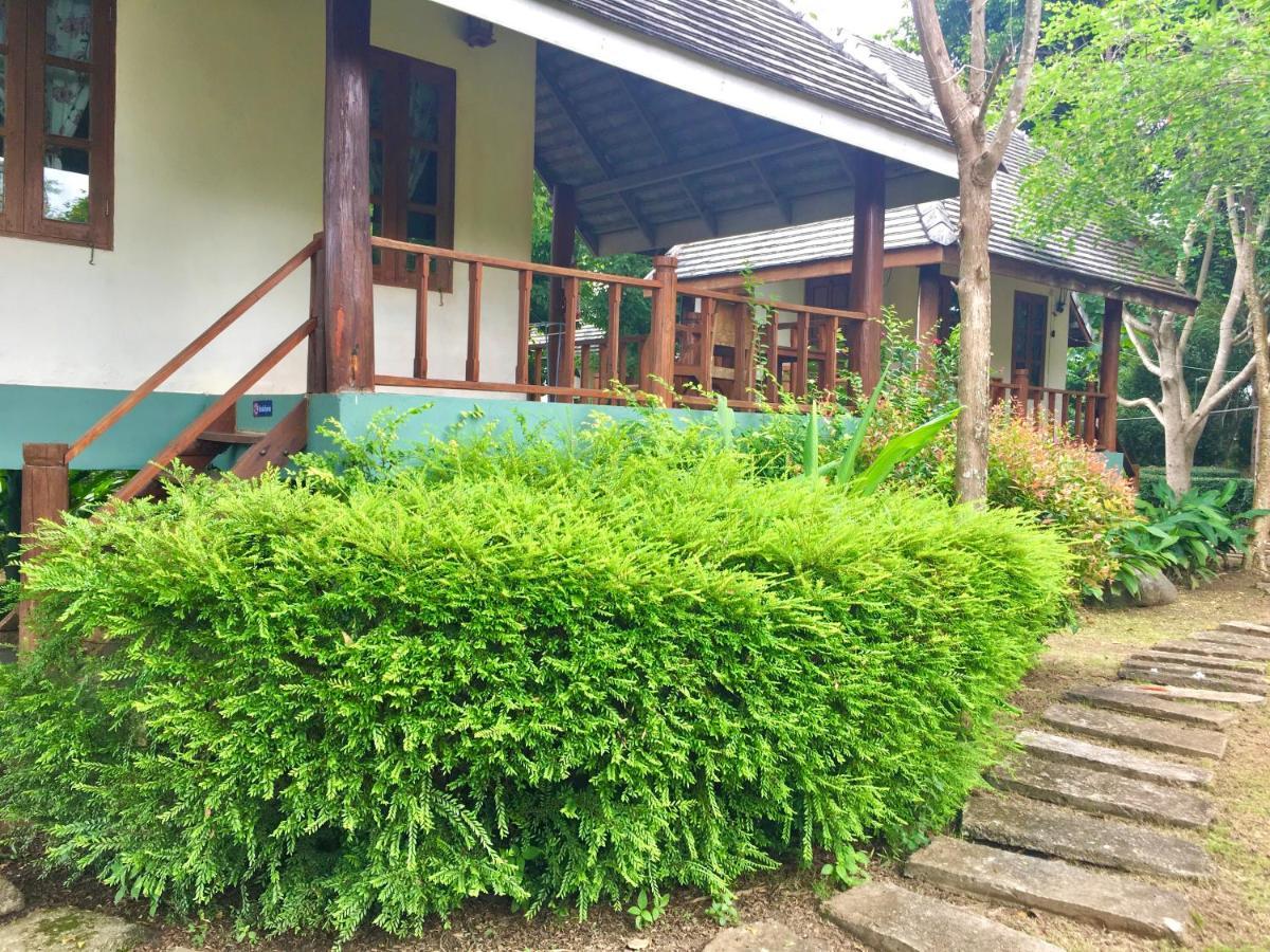 Flora Resort 3*