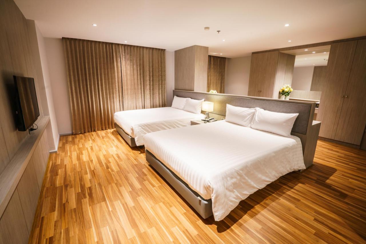 New Season Square Hotel 4*