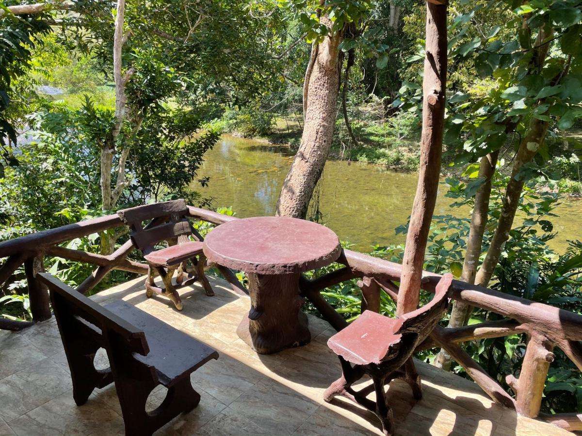 Resort Art's Riverview