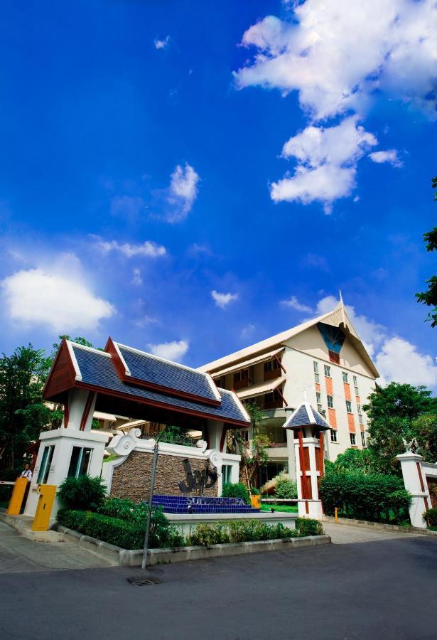 Jolly & Thapra Bangkok